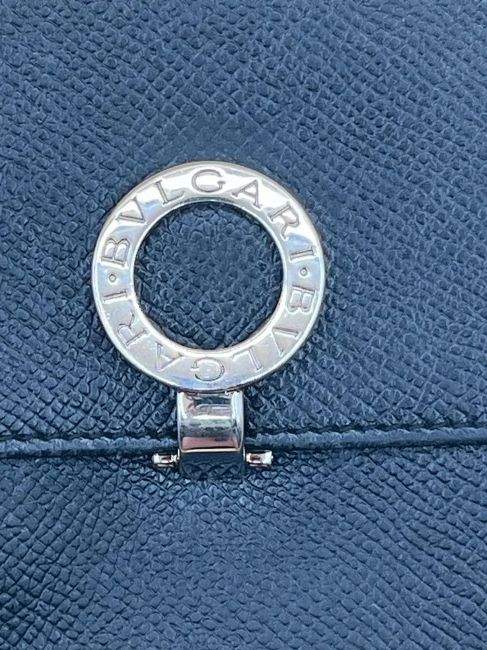BVLGARI BVLGARI Black Grained Leather Compact Bifold Wallet Silver Ring Clasp
